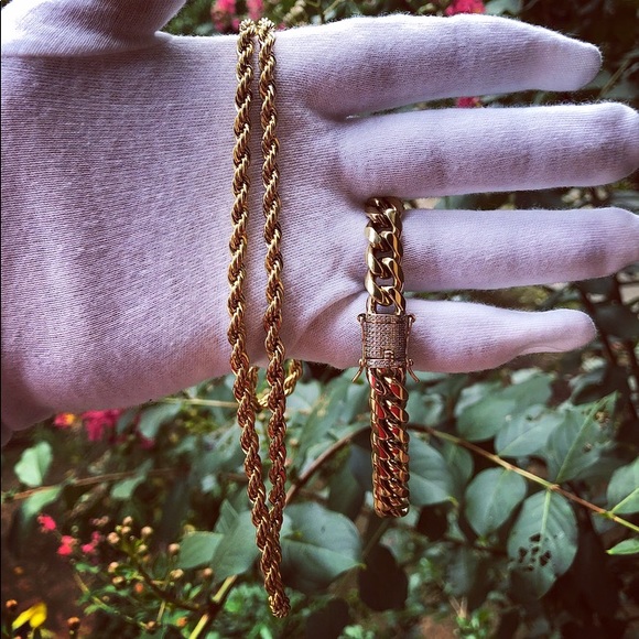 💎 14k Gold Coated Diamond Cuban Link Bracelet💎 - Picture 7 of 8